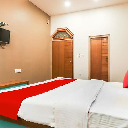 Oyo 26781 Hotel Raghupati Ayodhya Экстерьер фото