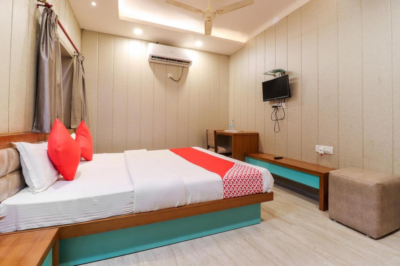 Oyo 26781 Hotel Raghupati Ayodhya Экстерьер фото