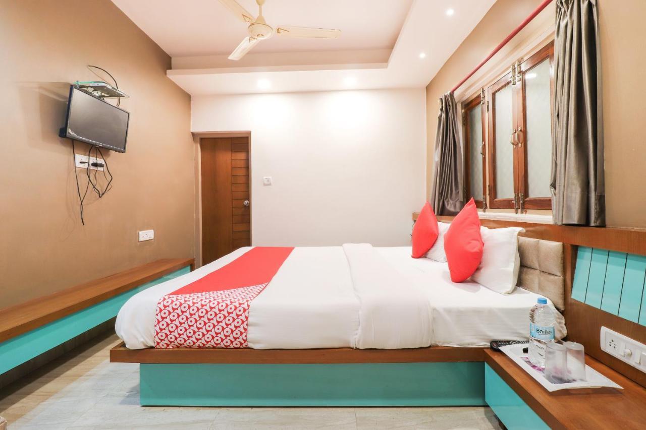 Oyo 26781 Hotel Raghupati Ayodhya Экстерьер фото