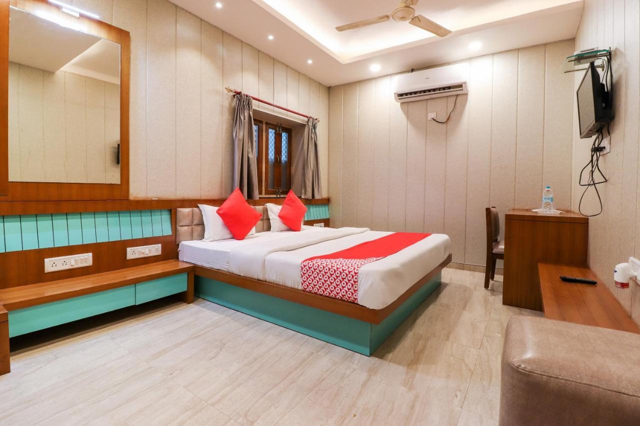 Oyo 26781 Hotel Raghupati Ayodhya Экстерьер фото