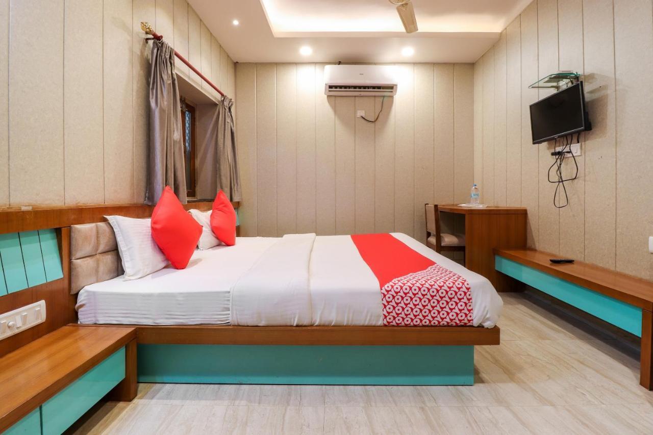 Oyo 26781 Hotel Raghupati Ayodhya Экстерьер фото
