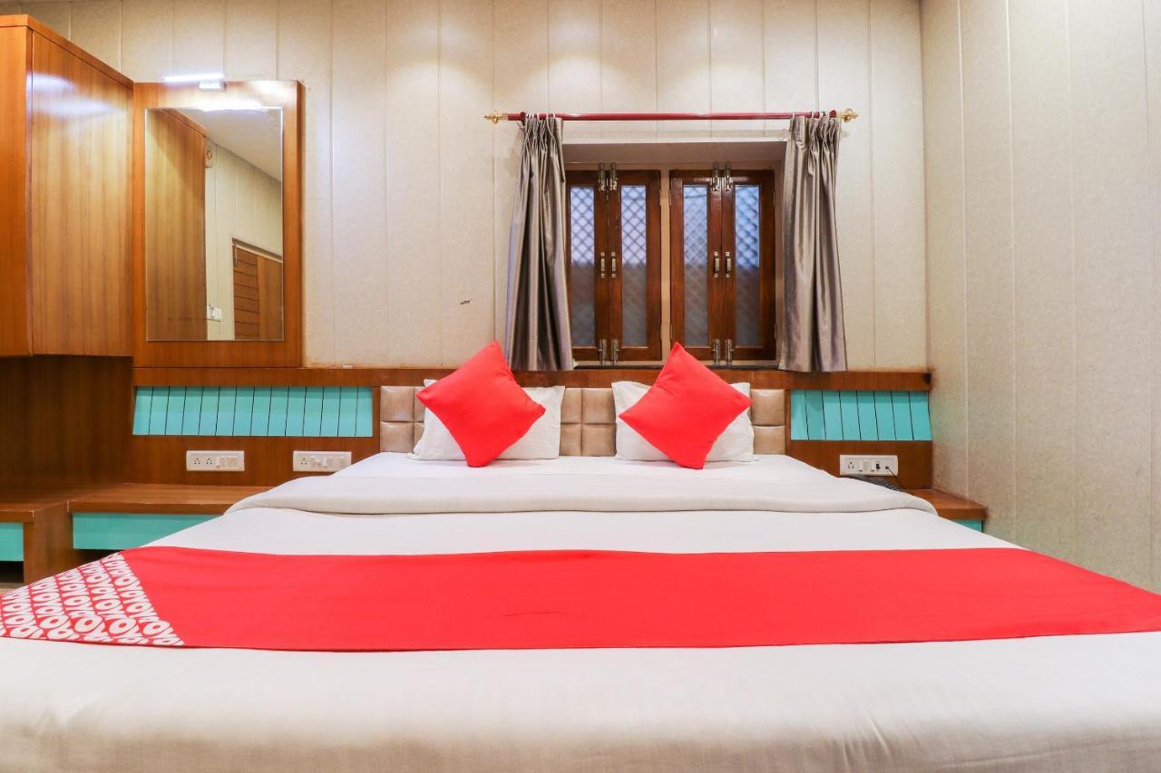 Oyo 26781 Hotel Raghupati Ayodhya Экстерьер фото
