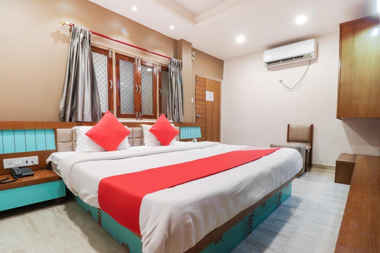 Oyo 26781 Hotel Raghupati Ayodhya Экстерьер фото