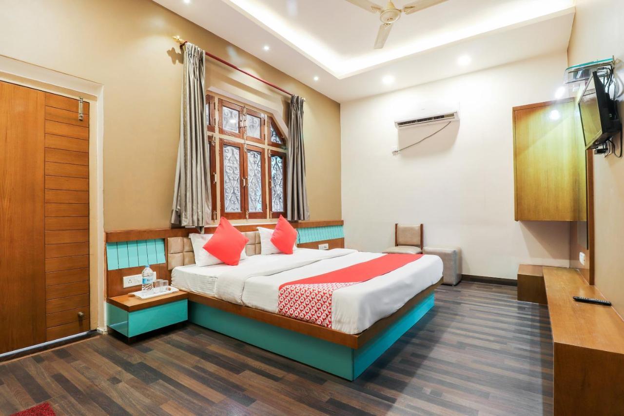 Oyo 26781 Hotel Raghupati Ayodhya Экстерьер фото